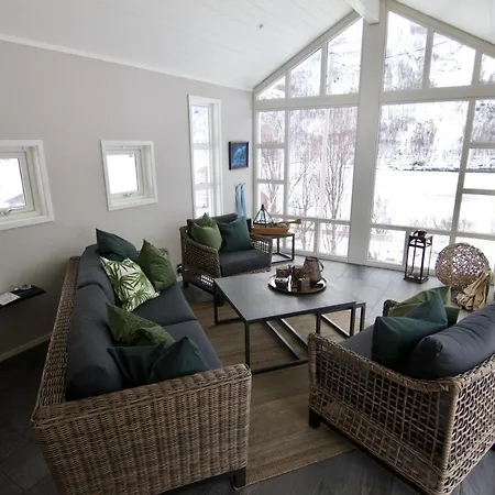 Kjosen Lodge, Lyngen. *
