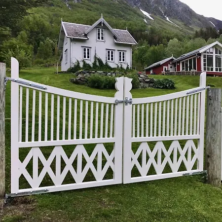 Kjosen Lodge, Lyngen. بيت للعطل Lyngseidet