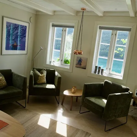 Kjosen Lodge, Lyngen. بيت للعطل *