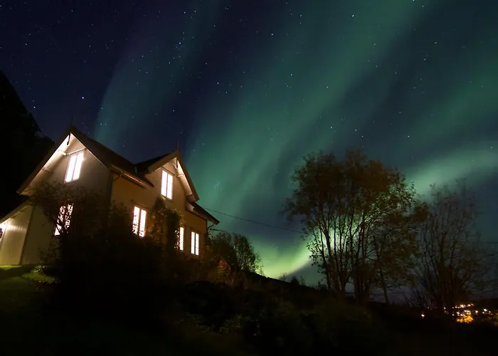 Kjosen Lodge, Lyngen. Lyngseidet