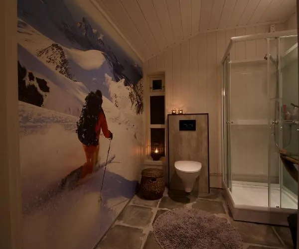 Kjosen Lodge, Lyngen. * Lyngseidet