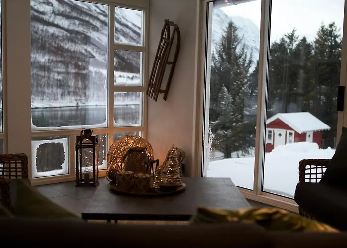 Kjosen Lodge, Lyngen. Semesterbostad