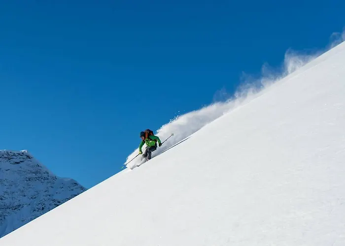 Kjosen Lodge, Lyngen. * Lyngseidet