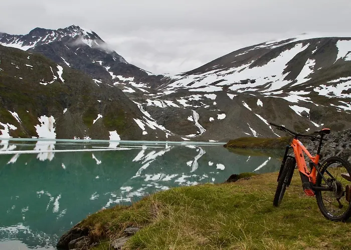 Kjosen Lodge, Lyngen. * Lyngseidet